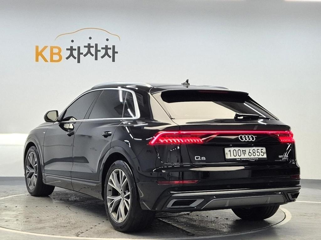 2020 AUDI Q8 