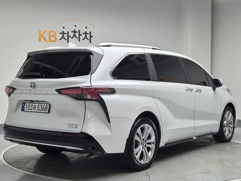2023 TOYOTA SIENNA 