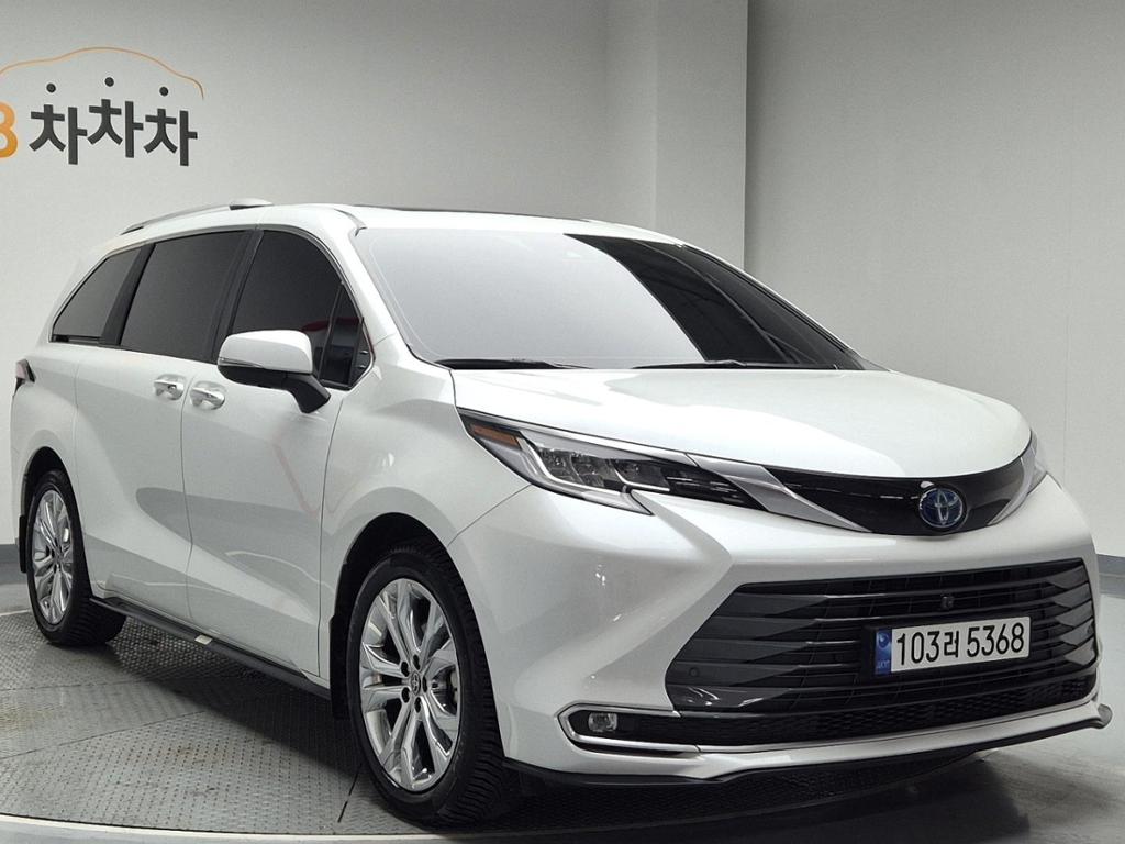 2023 TOYOTA SIENNA 