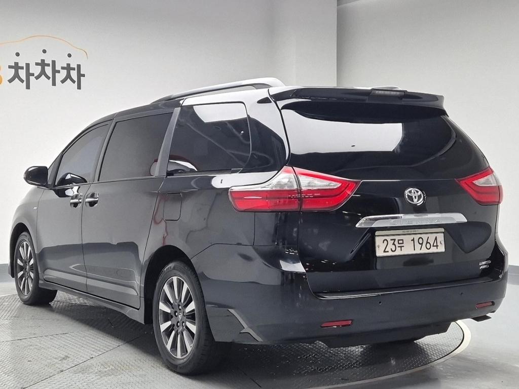 2018 TOYOTA SIENNA 