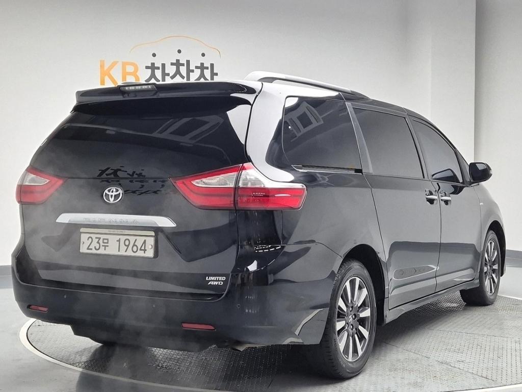 2018 TOYOTA SIENNA 