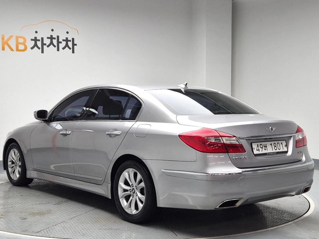 2012 HYUNDAI GENESIS 