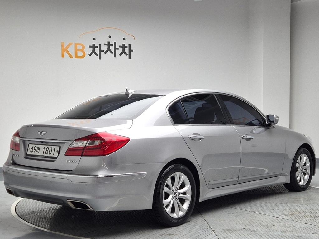2012 HYUNDAI GENESIS 