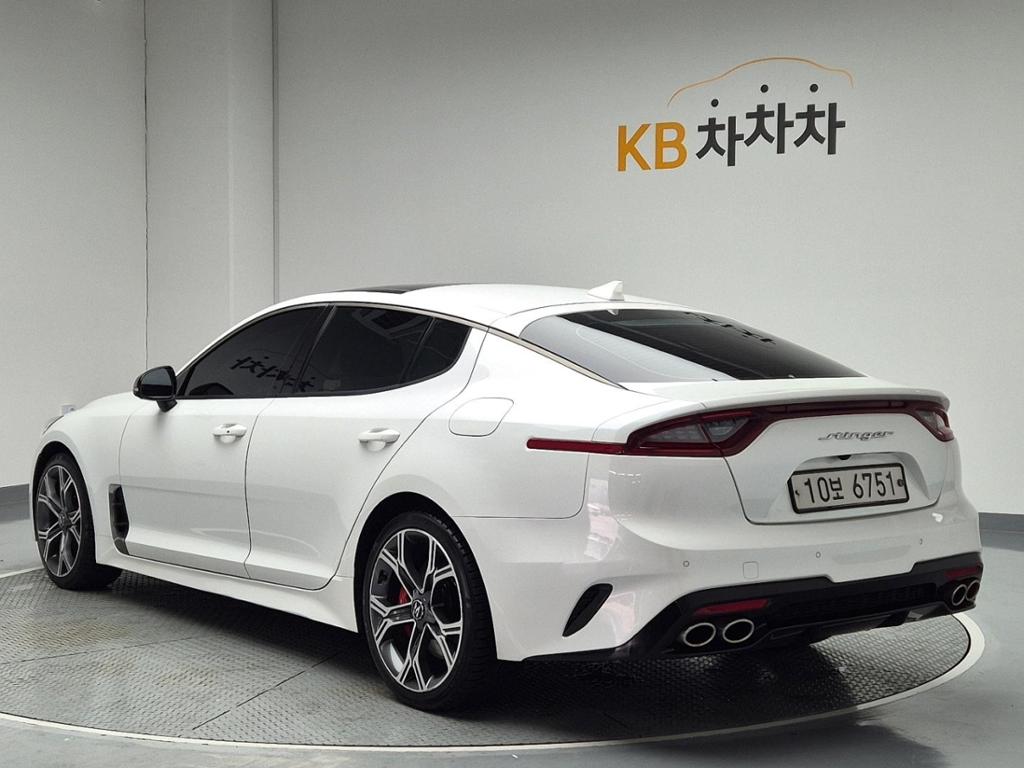 2019 KIA STINGER 