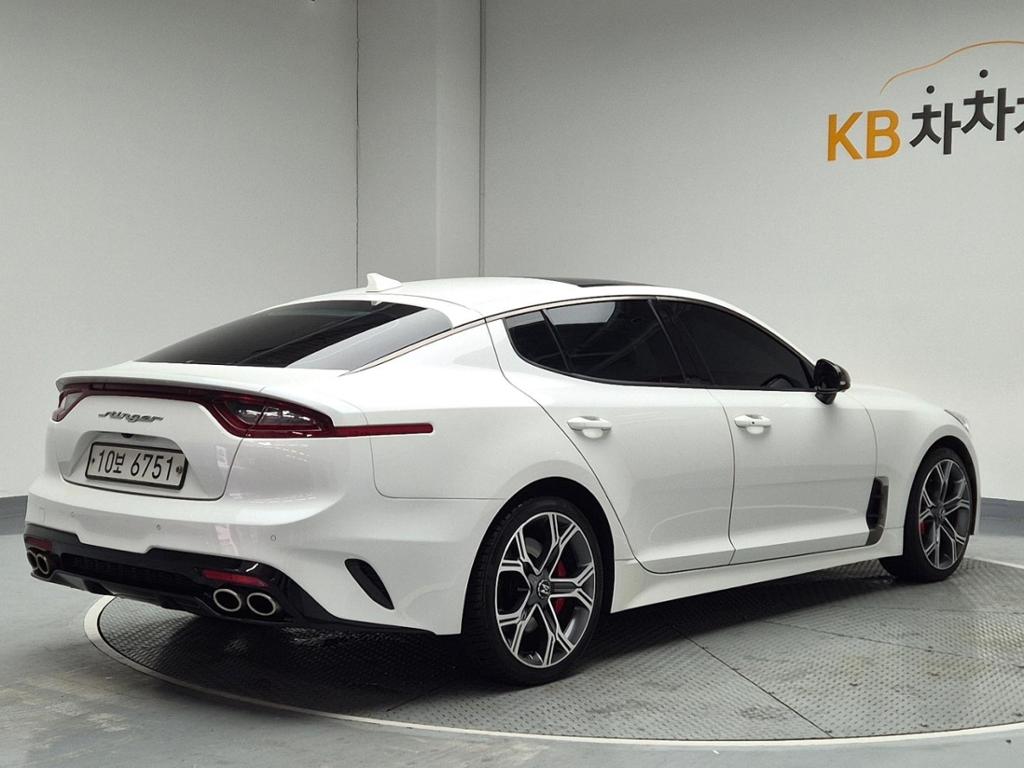 2019 KIA STINGER 