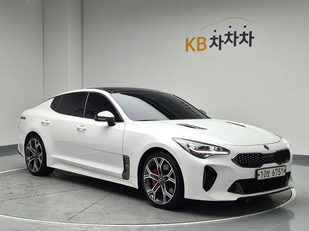 2019 KIA STINGER 
