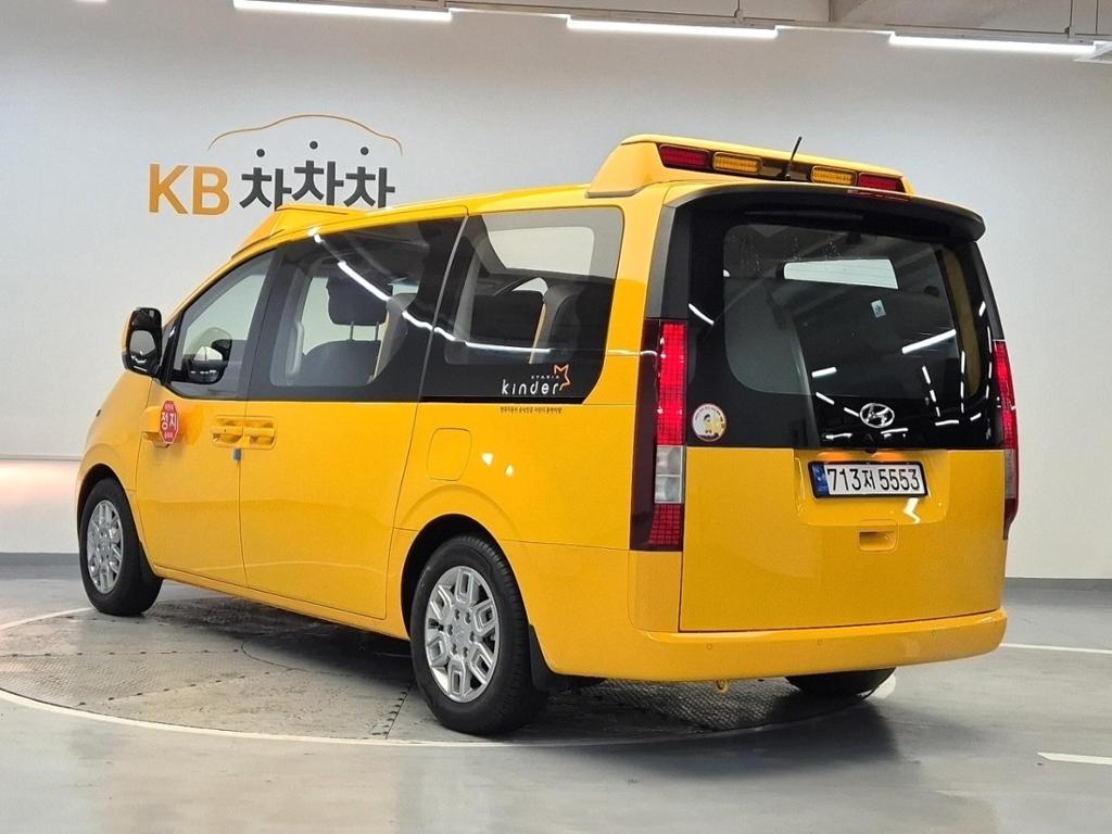 2023 HYUNDAI STARIA 