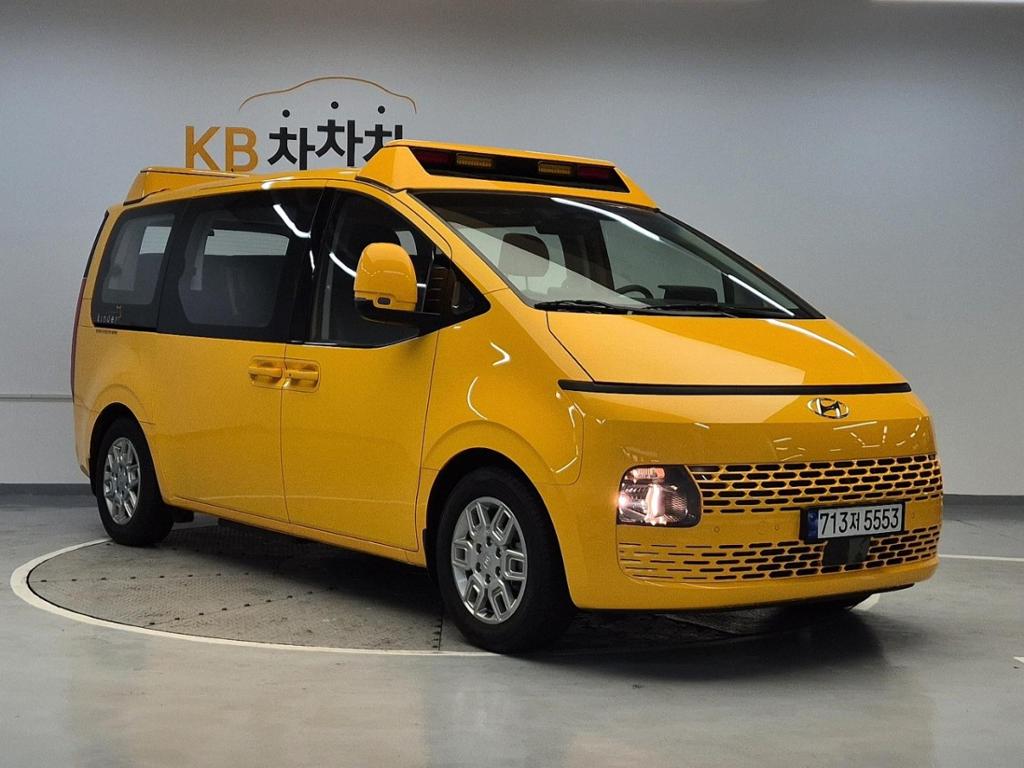 2023 HYUNDAI STARIA 