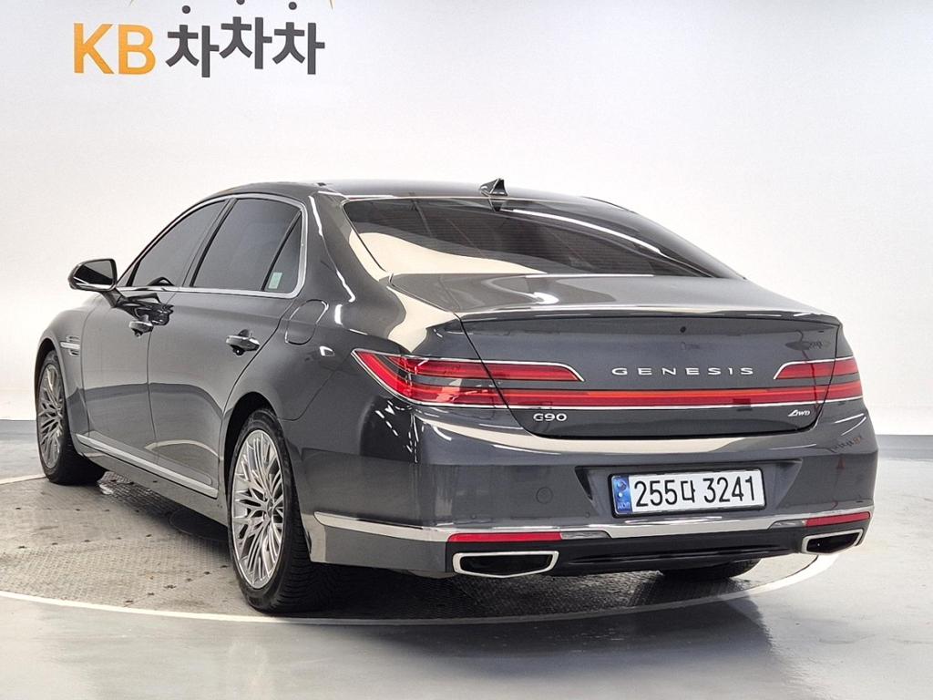 2021 GENESIS G90 