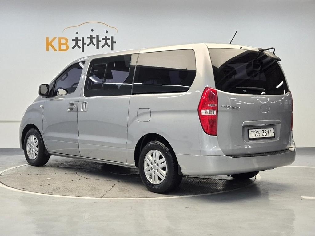 2017 HYUNDAI GRAND STAREX 