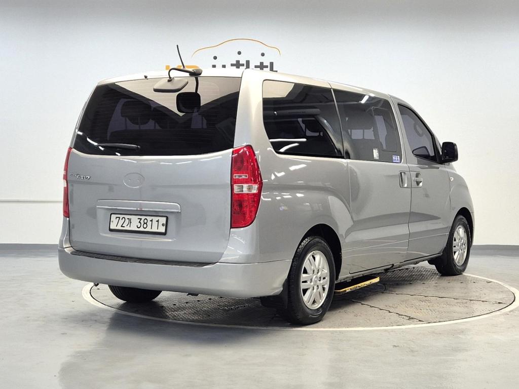 2017 HYUNDAI GRAND STAREX 
