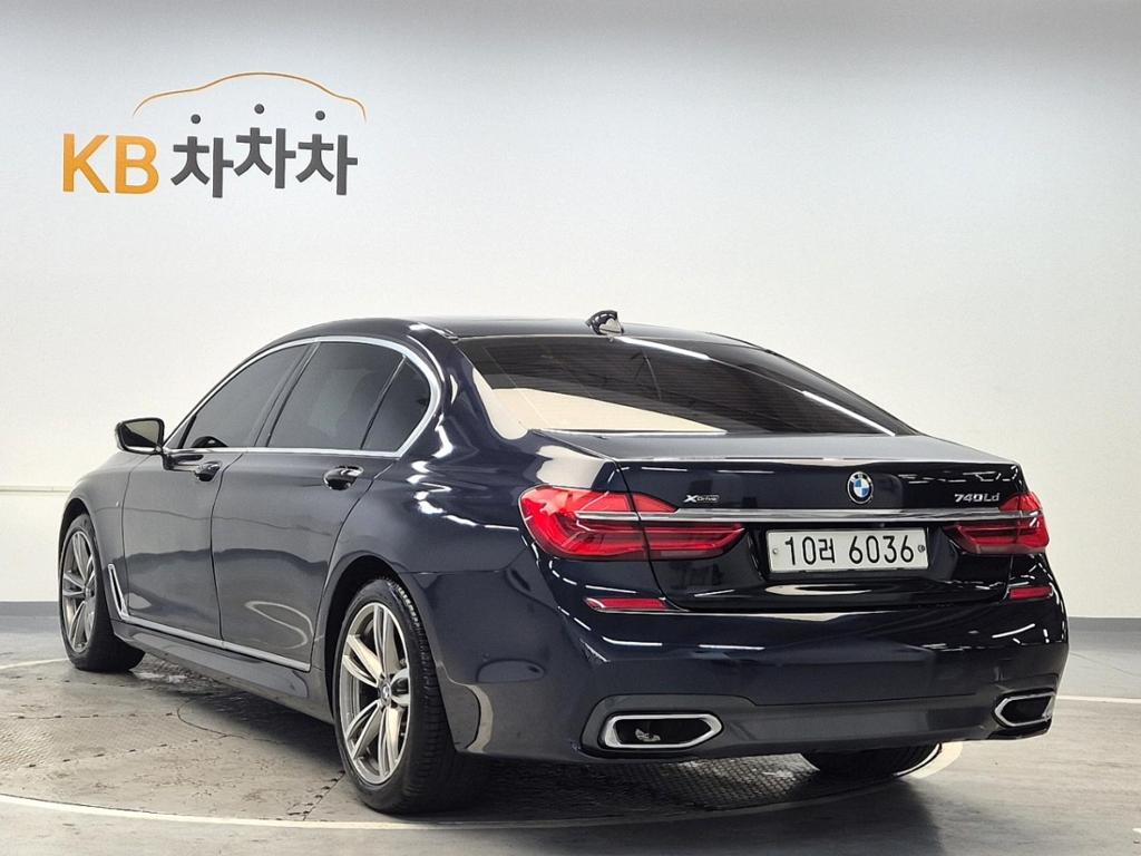 2017 BMW 7 SERIES (6Gen) 