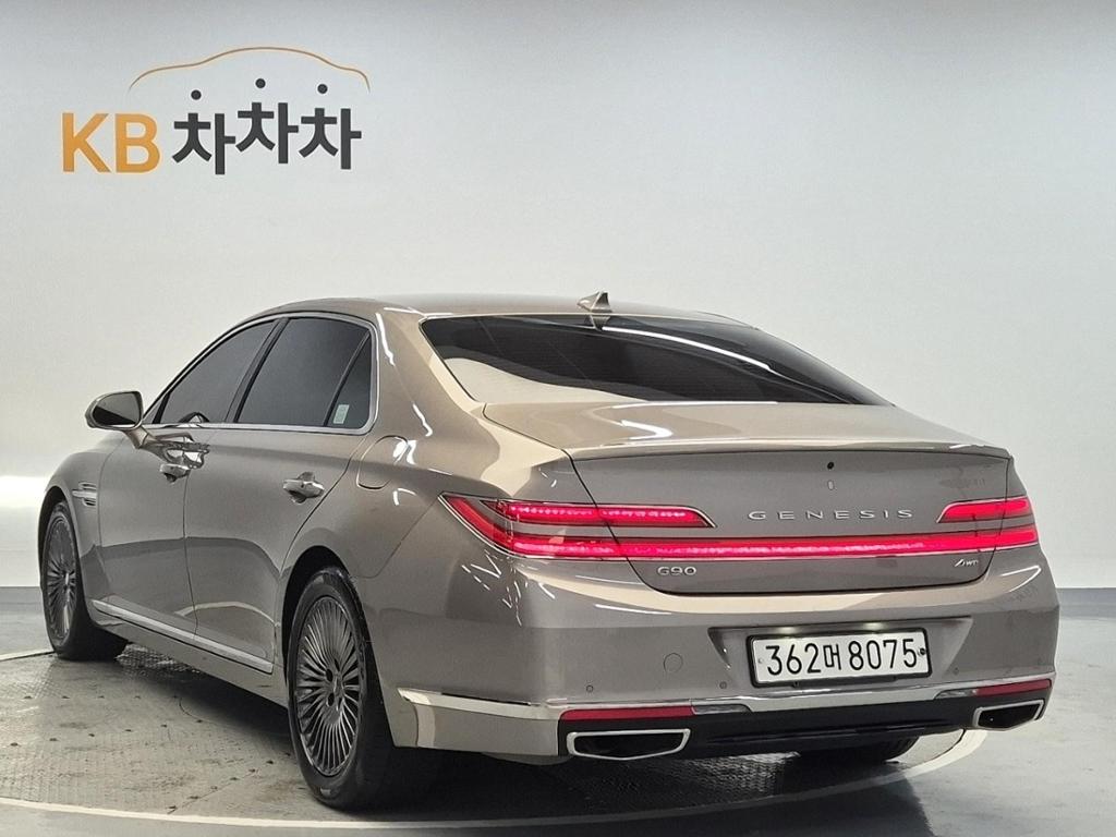 2021 GENESIS G90 