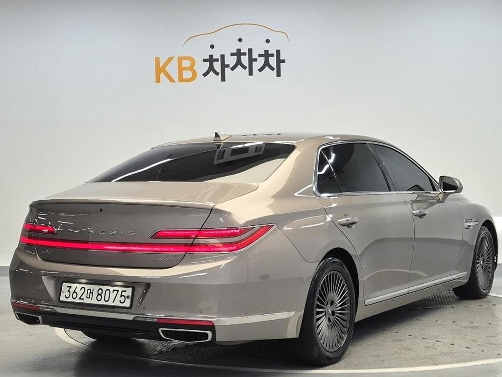 2021 GENESIS G90 