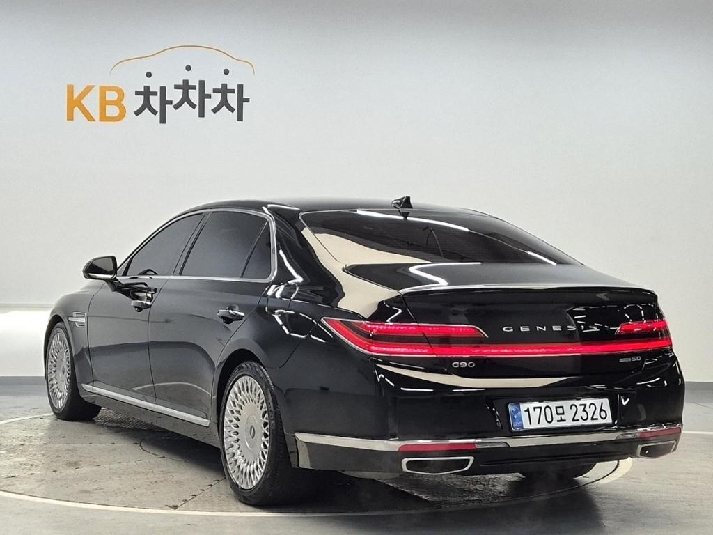2019 GENESIS G90 