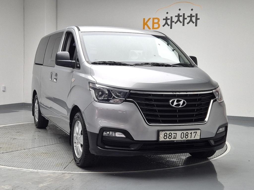 2018 HYUNDAI THE NEW GRAND STAREX 