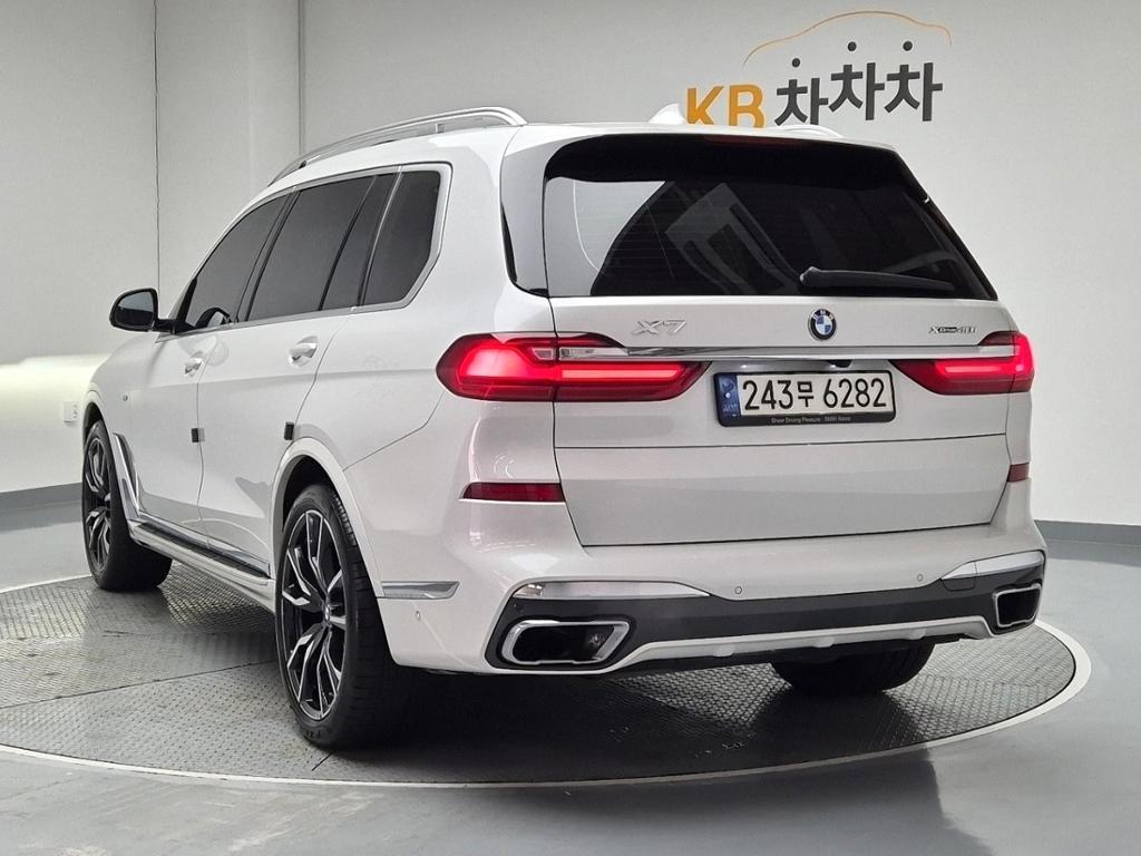 2021 BMW X7 