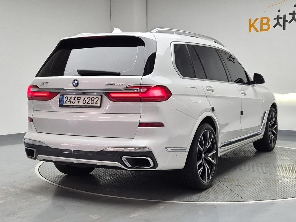 2021 BMW X7 