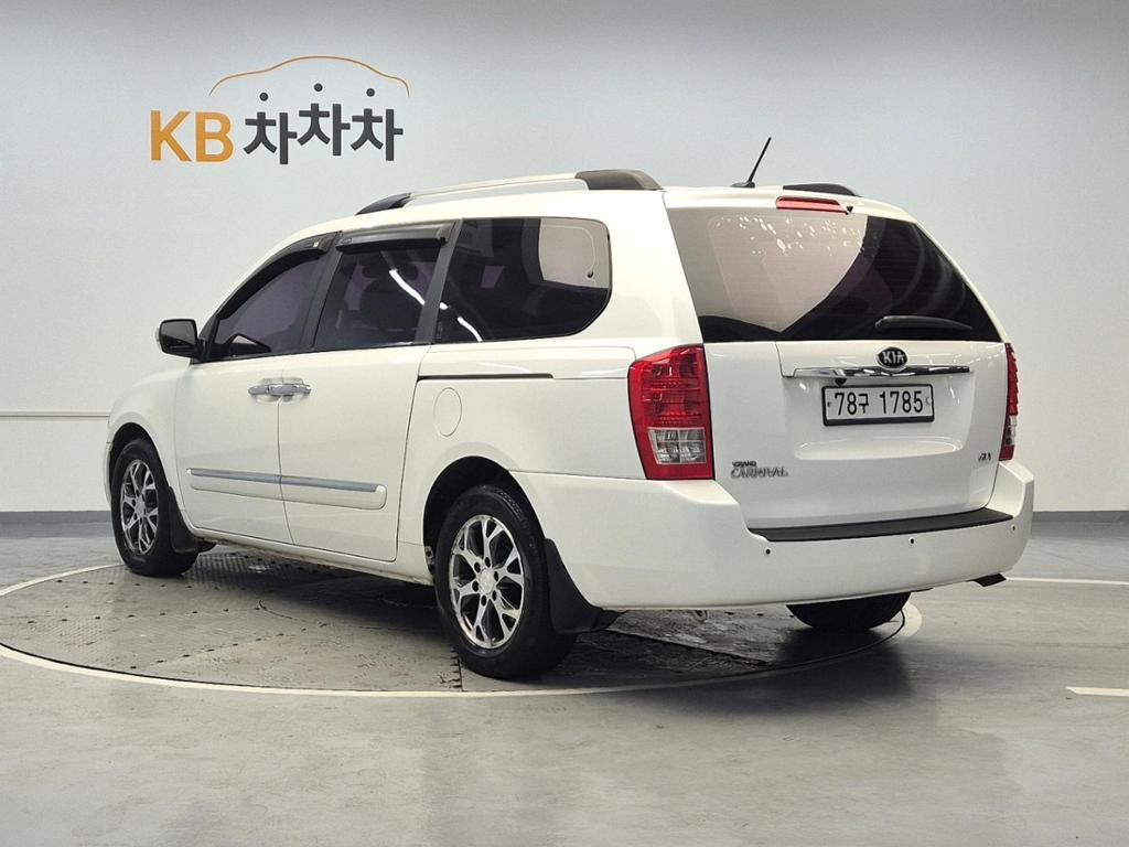2013 KIA CARNIVAL R 