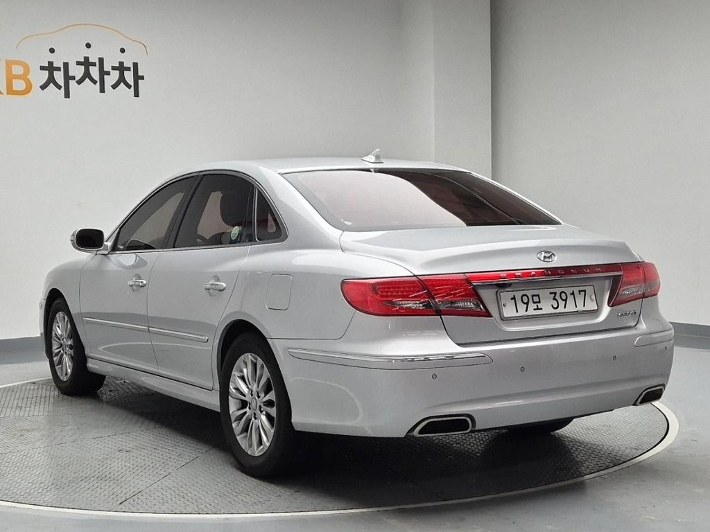 2010 HYUNDAI THE LUXURY GRANDEUR 