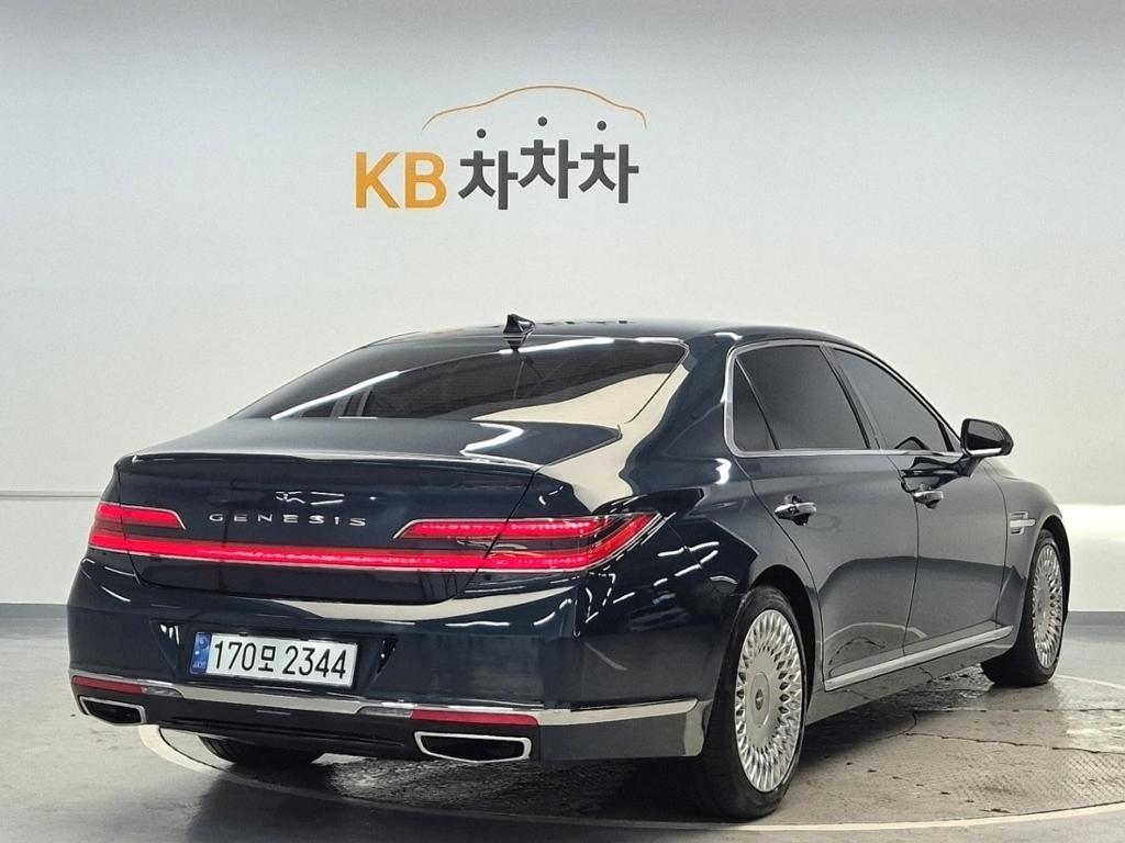 2021 GENESIS G90 