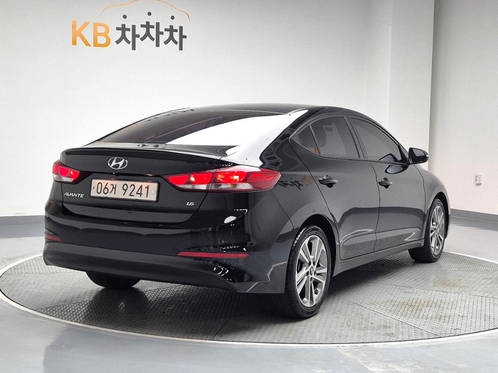 2018 HYUNDAI AVANTE AD 