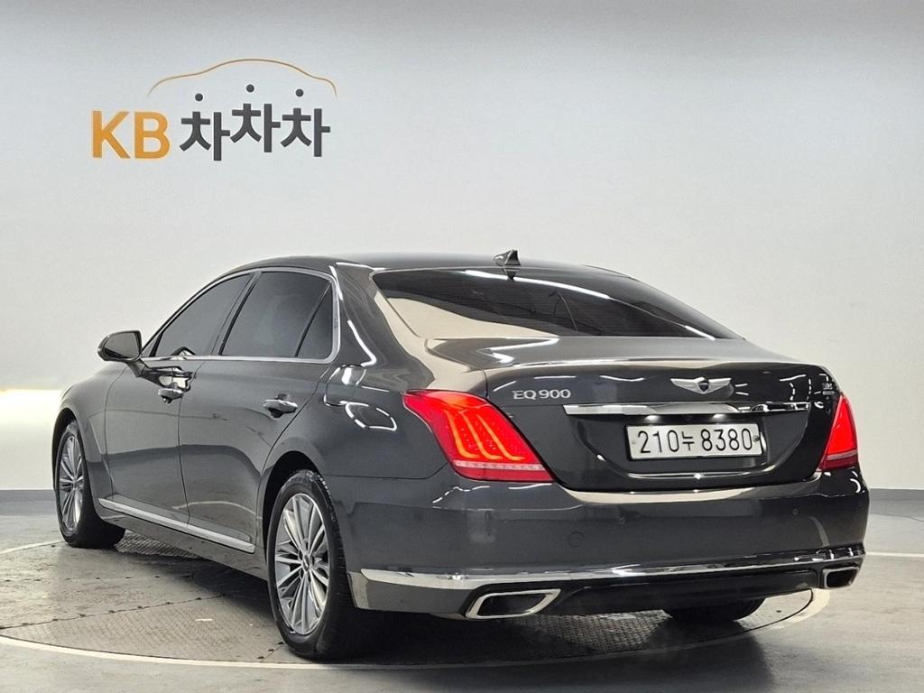 2017 GENESIS EQ900 