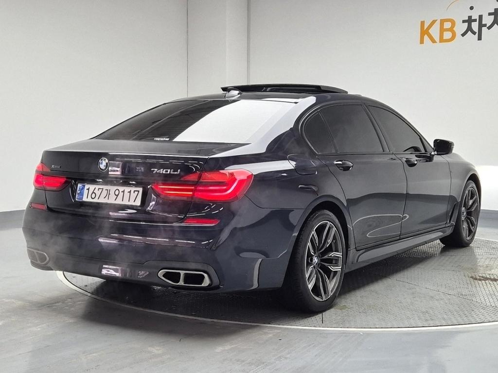 2017 BMW 7 SERIES (6Gen) 