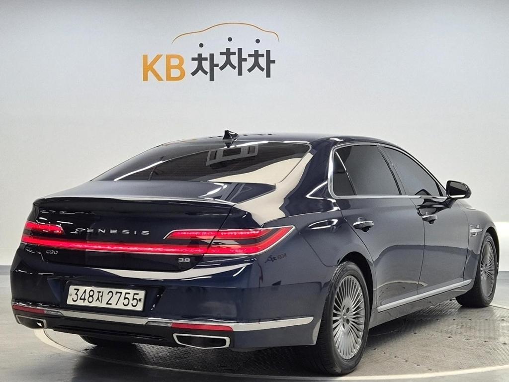 2019 GENESIS G90 
