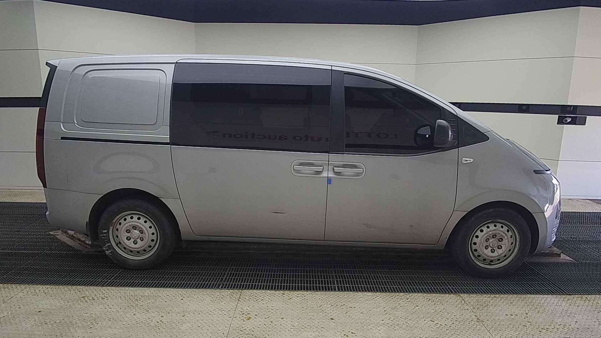 2022 HYUNDAI STARIA 2.2 Diesel Cargo 5seat Smart