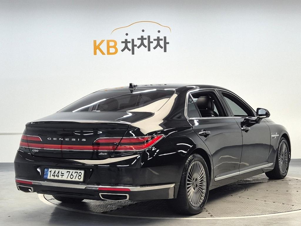 2021 GENESIS G90 