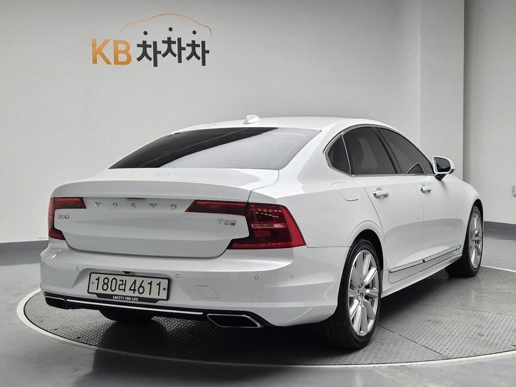 2020 VOLVO S90 
