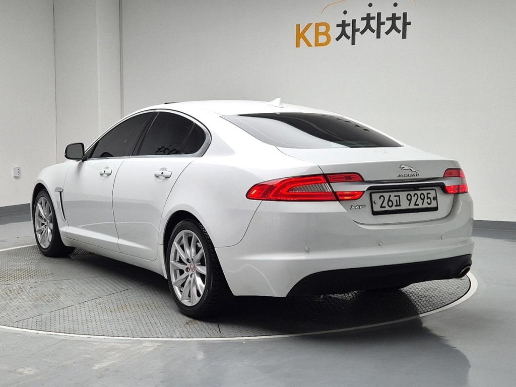 2015 JAGUAR XF (1G) 