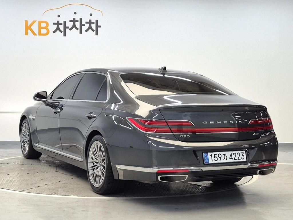 2021 GENESIS G90 
