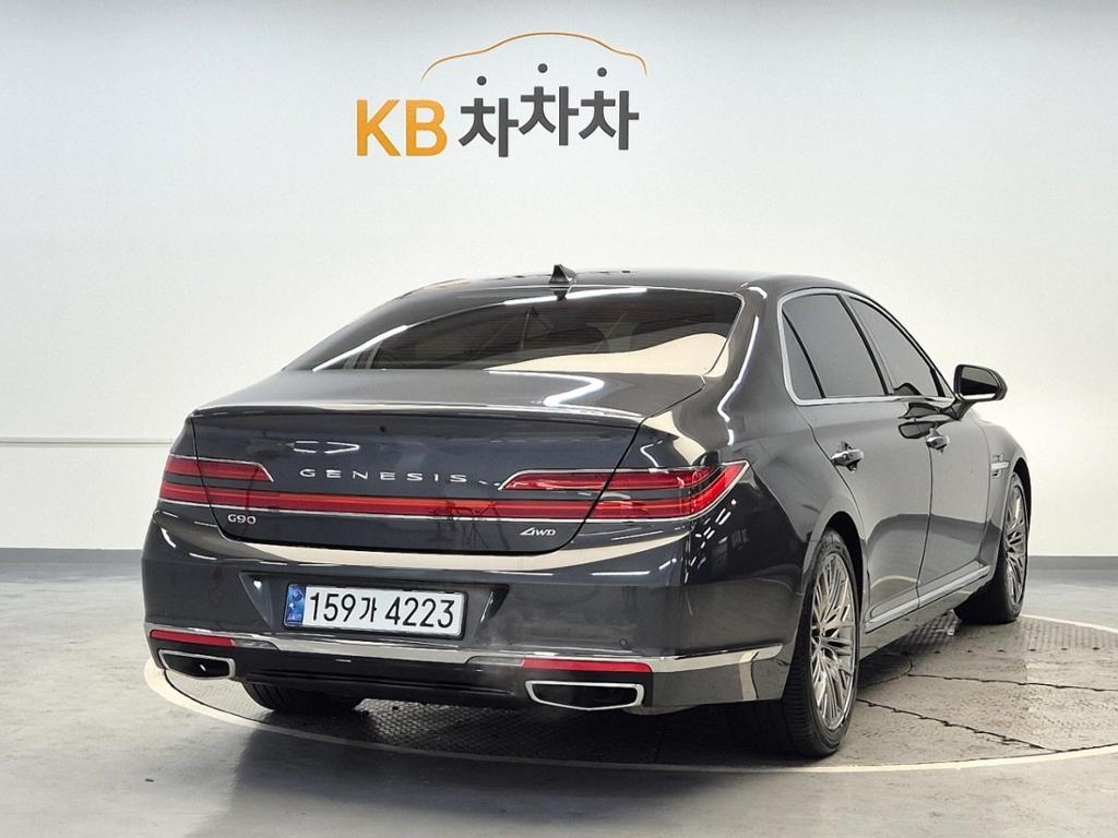2021 GENESIS G90 