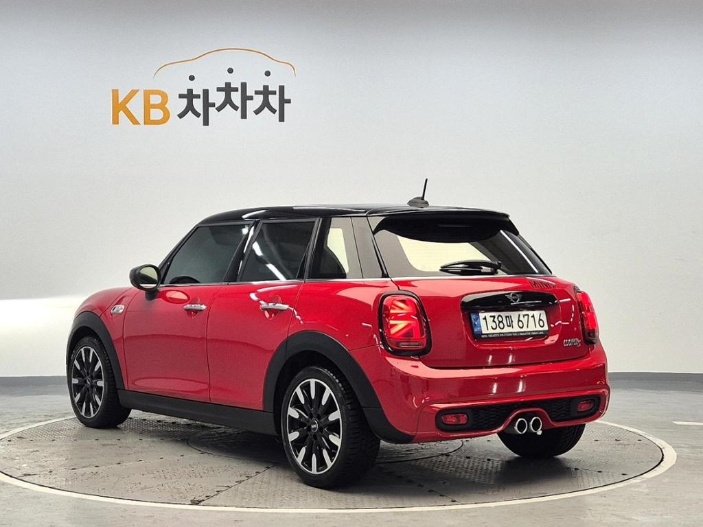 2021 MINI COOPER 