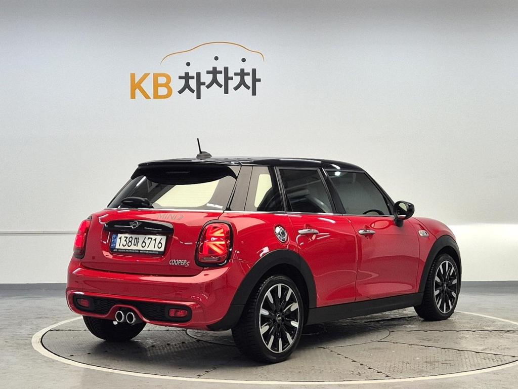 2021 MINI COOPER 