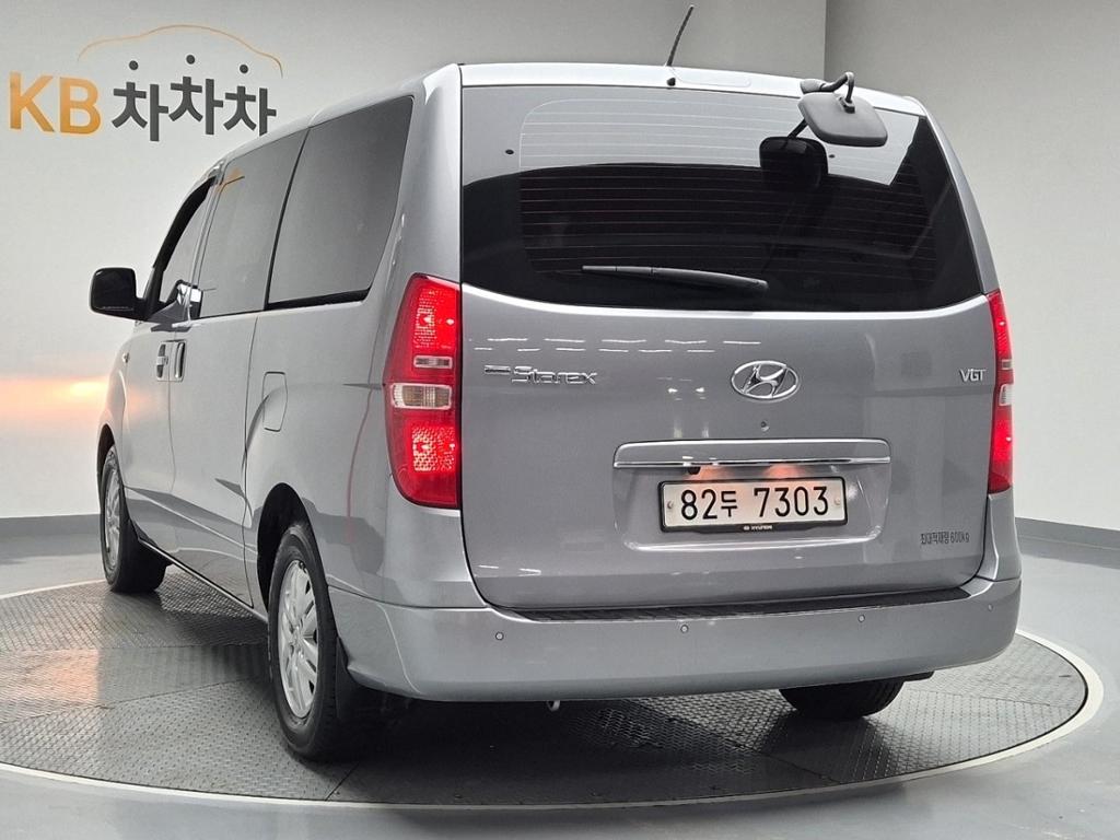 2017 HYUNDAI GRAND STAREX 