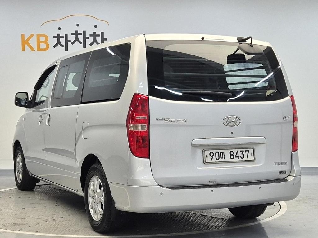 2010 HYUNDAI GRAND STAREX 