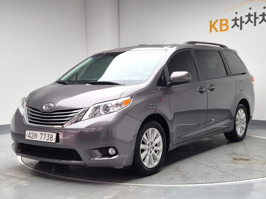 2014 TOYOTA SIENNA 