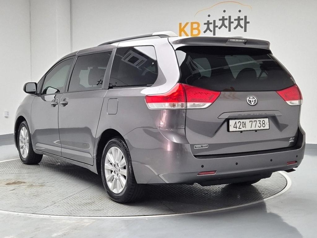 2014 TOYOTA SIENNA 