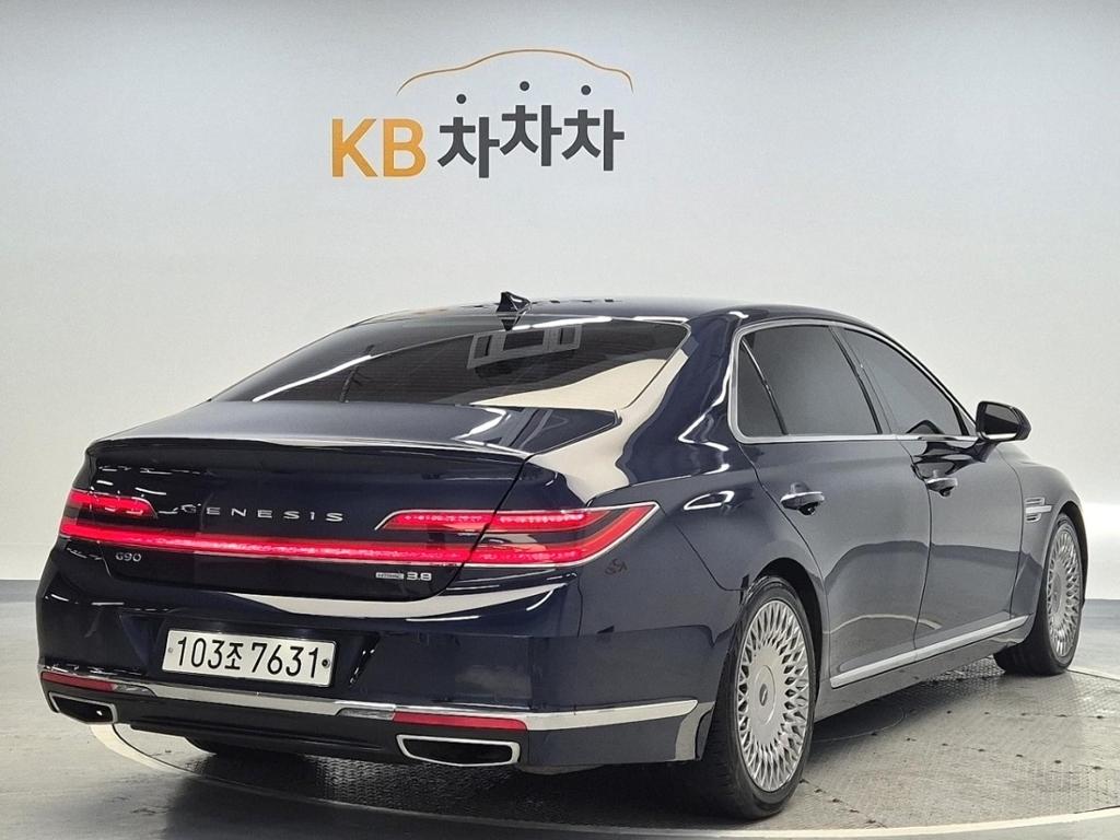 2019 GENESIS G90 