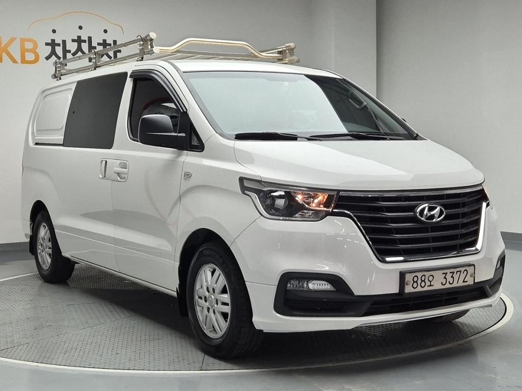 2021 HYUNDAI THE NEW GRAND STAREX 
