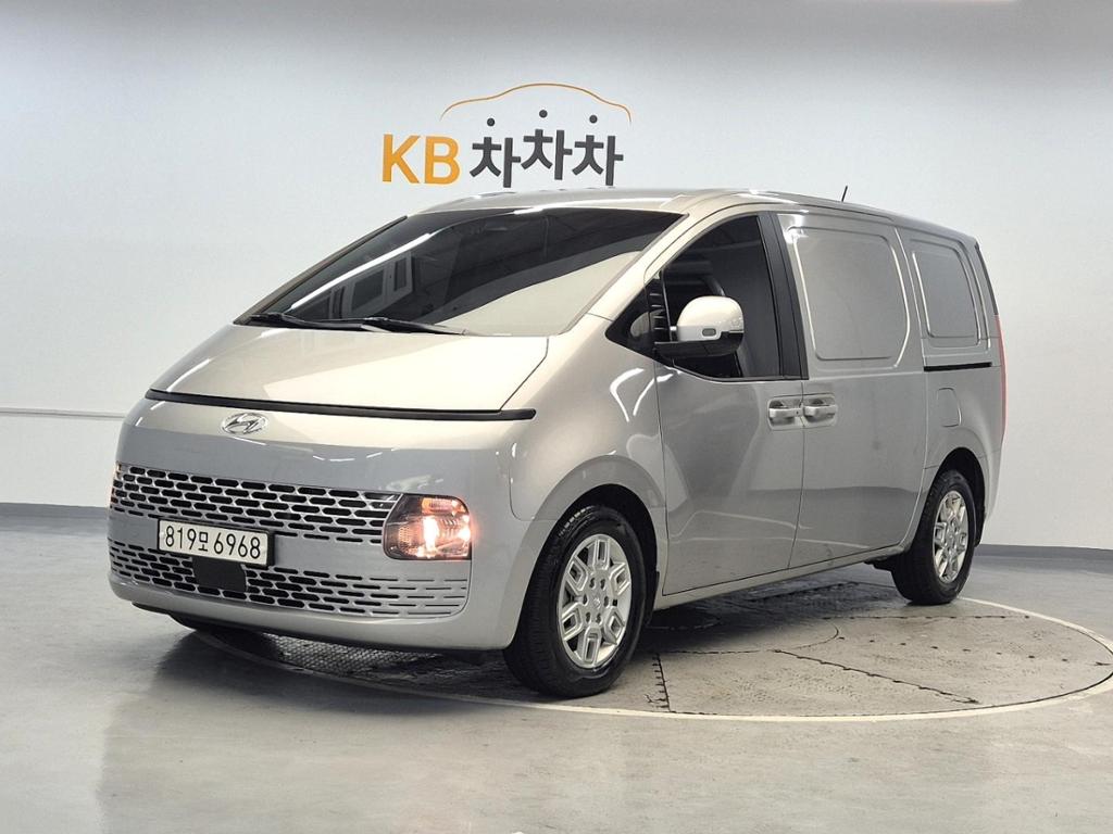 2022 HYUNDAI STARIA 