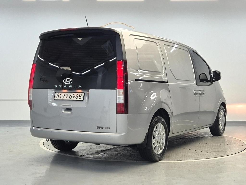 2022 HYUNDAI STARIA 
