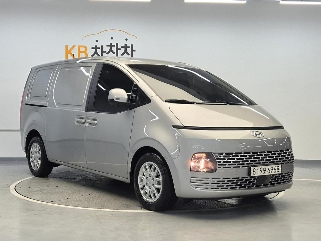 2022 HYUNDAI STARIA 