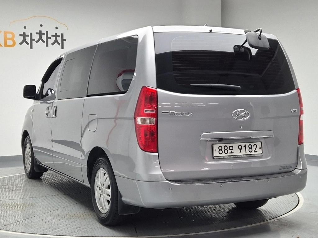 2016 HYUNDAI GRAND STAREX 