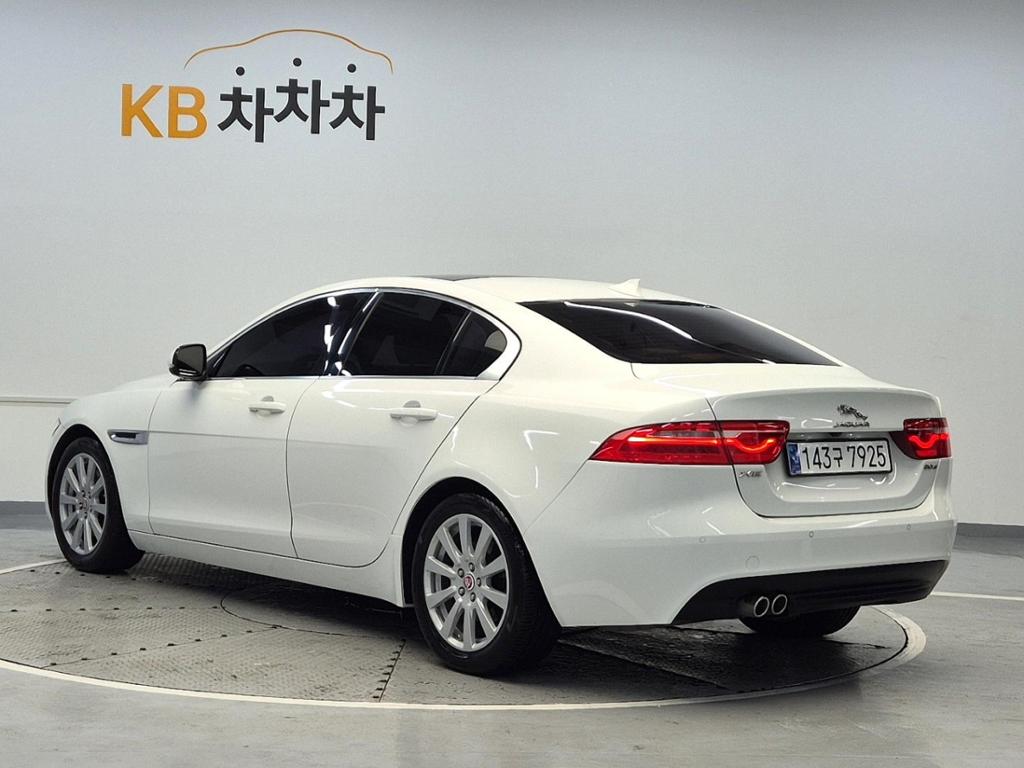 2016 JAGUAR XE 