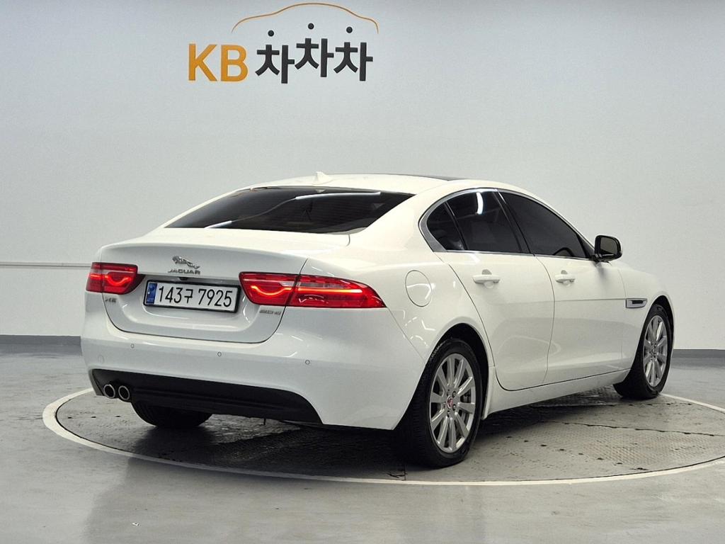 2016 JAGUAR XE 