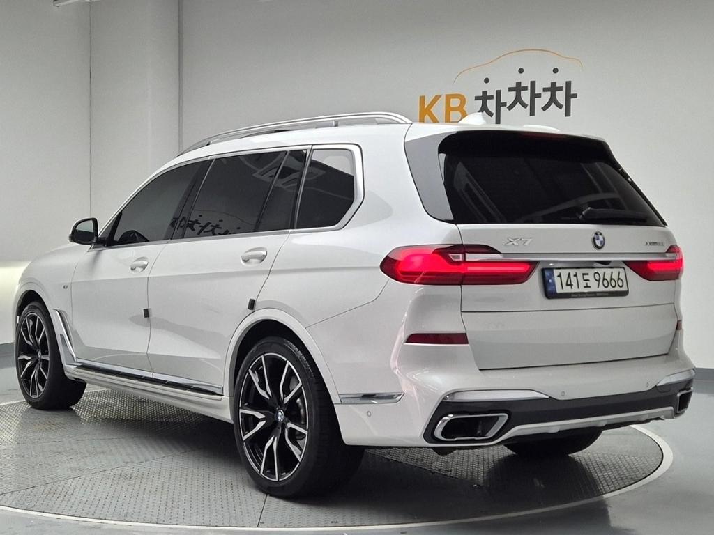 2021 BMW X7 